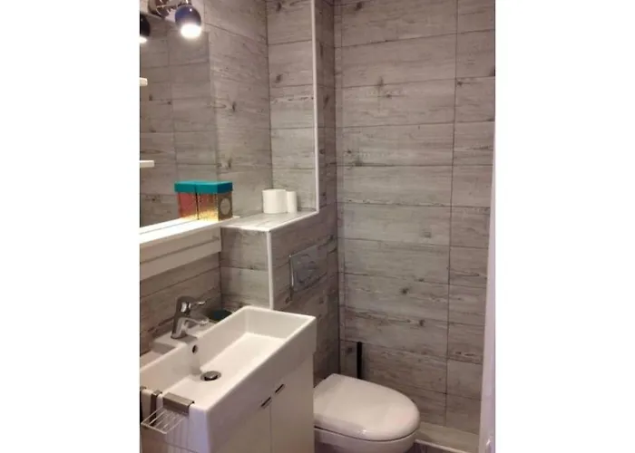 Surequipe Les Pieds Dans L'eau * Йер